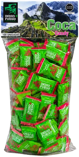 Bolsa transparente con 100 caramelos de coca